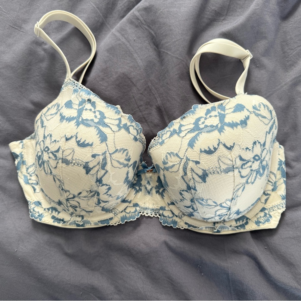 Victoria's Secret Cream Bra with Light Blue Floral Lace